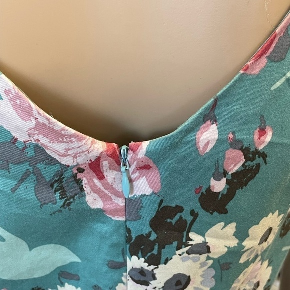 LAURA ASHLEY DRESS SIZE 8 FLORAL PASTEL - Picture 4 of 10